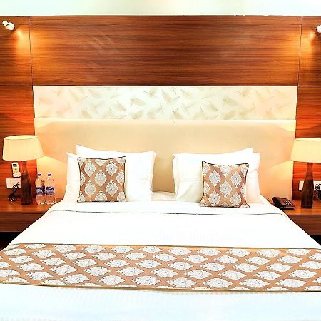 Hotel When In Gurgaon - Opposite To Artemis Hospital Экстерьер фото