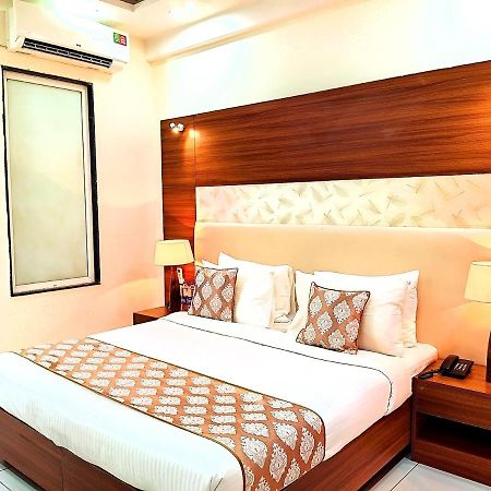 Hotel When In Gurgaon - Opposite To Artemis Hospital Экстерьер фото