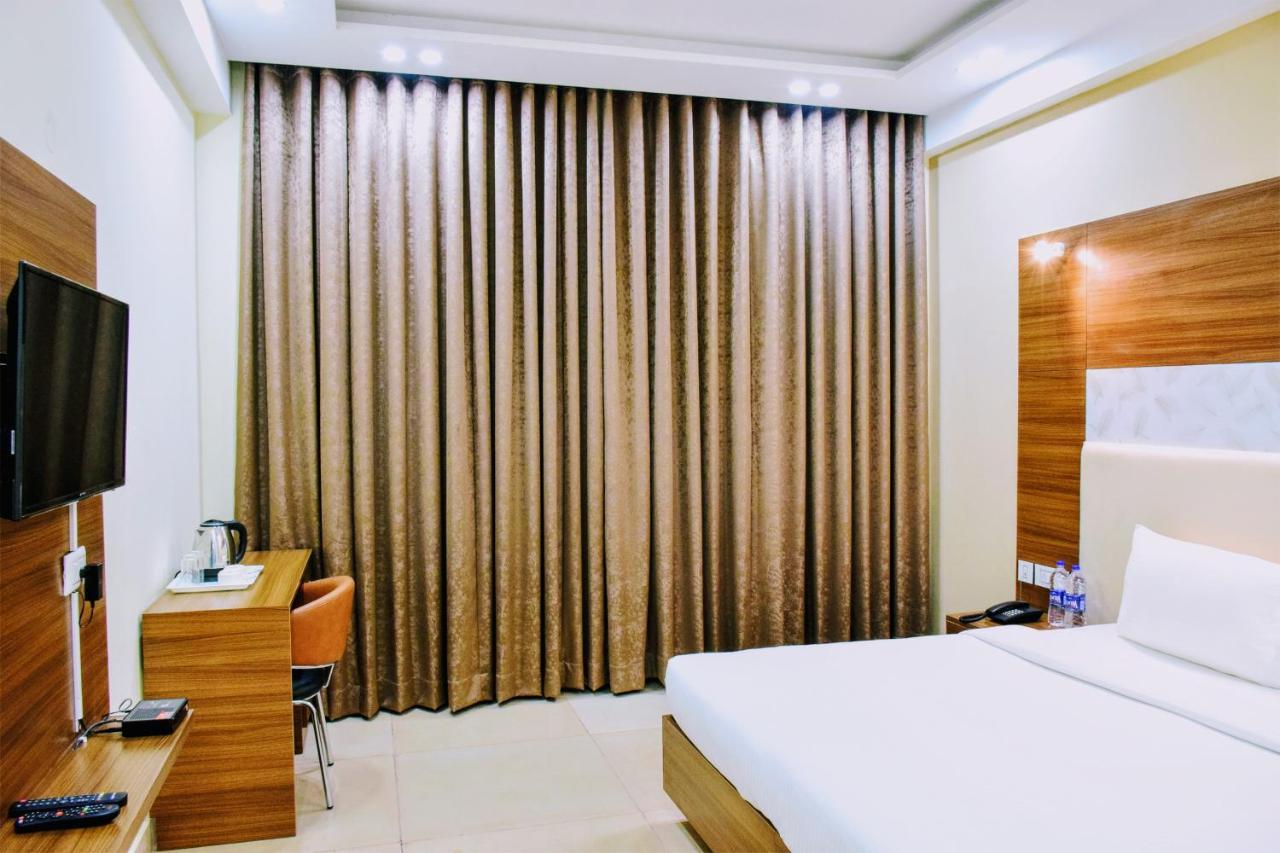 Hotel When In Gurgaon - Opposite To Artemis Hospital Экстерьер фото