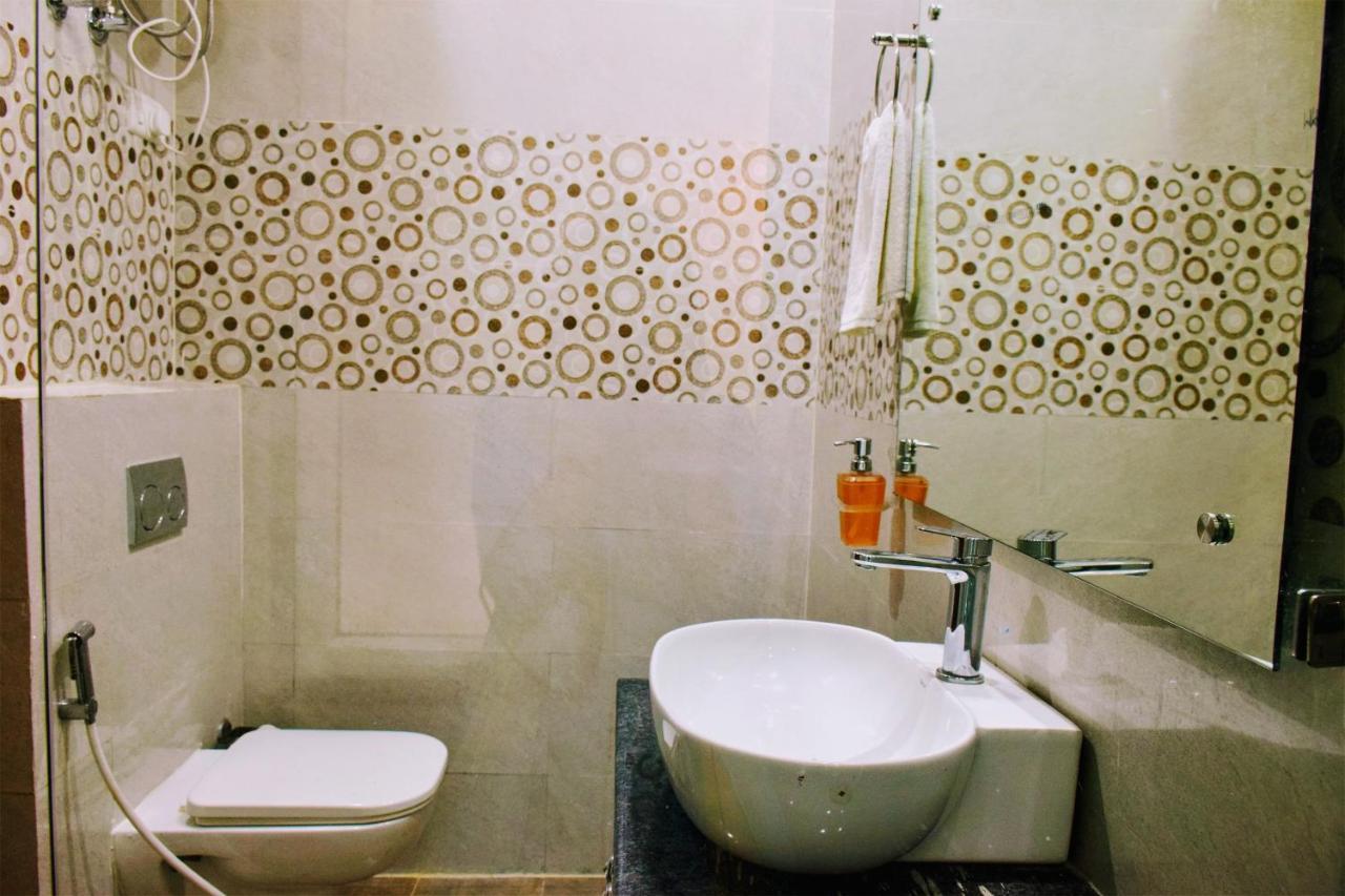 Hotel When In Gurgaon - Opposite To Artemis Hospital Экстерьер фото