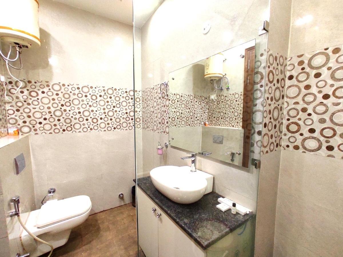 Hotel When In Gurgaon - Opposite To Artemis Hospital Экстерьер фото
